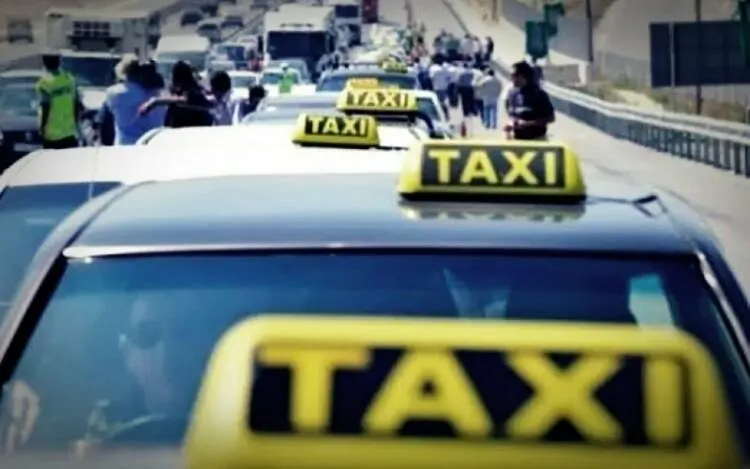 Διαφημίσεις στα αστικά ταξί - Ποιος θα εξετάζει τις αιτήσεις