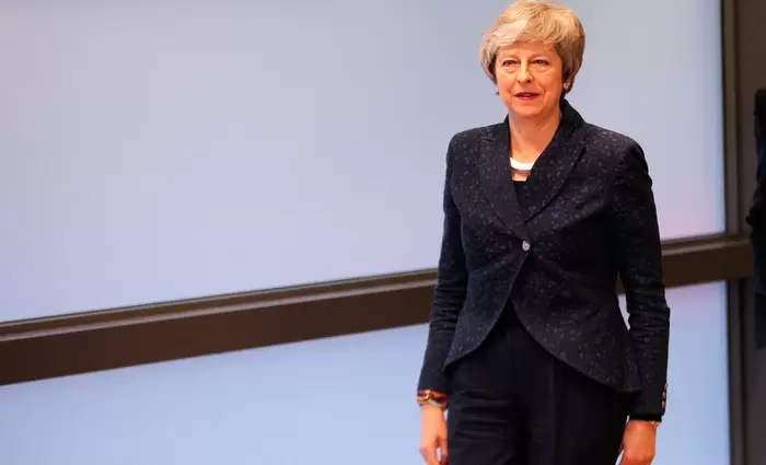 Ρητό χρονοδιάγραμμα αποχώρησης ζητήσουν από τη Μέι οι βουλευτές της 