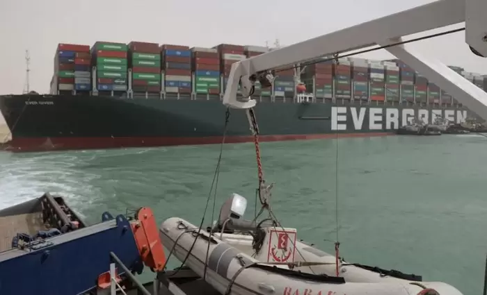 Εμπόριο $10 δισεκ. σε στασιμότητα λόγω φρακαρίσματος του Σουέζ (ΦΩΤΟΣ)