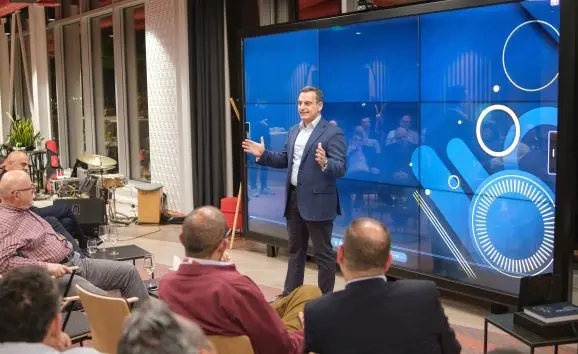 H PwC Κύπρου τιμά τον Ευγένιο Ευγενίου για την προσφορά του