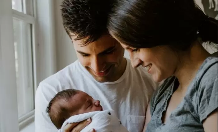 Έρχονται αλλαγές στις άδειες μητρότητας και πατρότητας