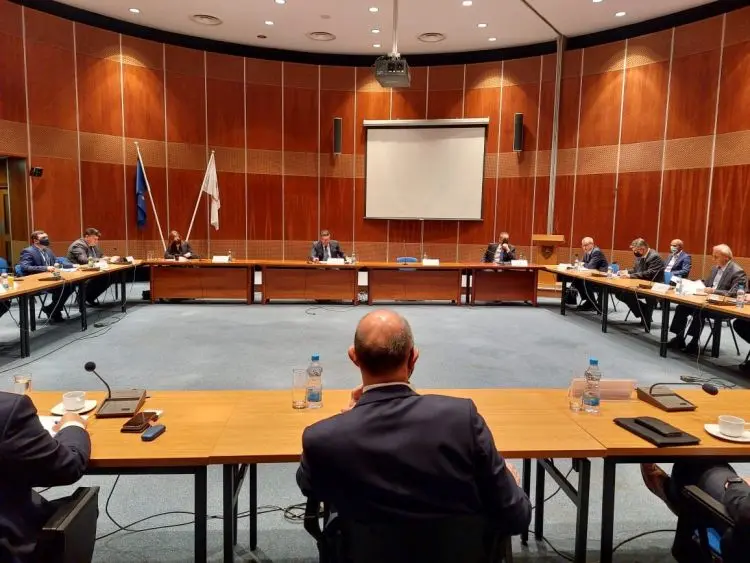 Γραπτές προτάσεις για αντιμετώπιση της κρίσης περιμένει ο ΥΠΟΙΚ