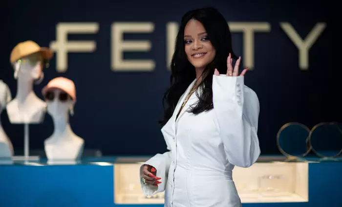 Η πανδημία βάζει λουκέτο και στην εταιρία εσωρούχων της Rihanna