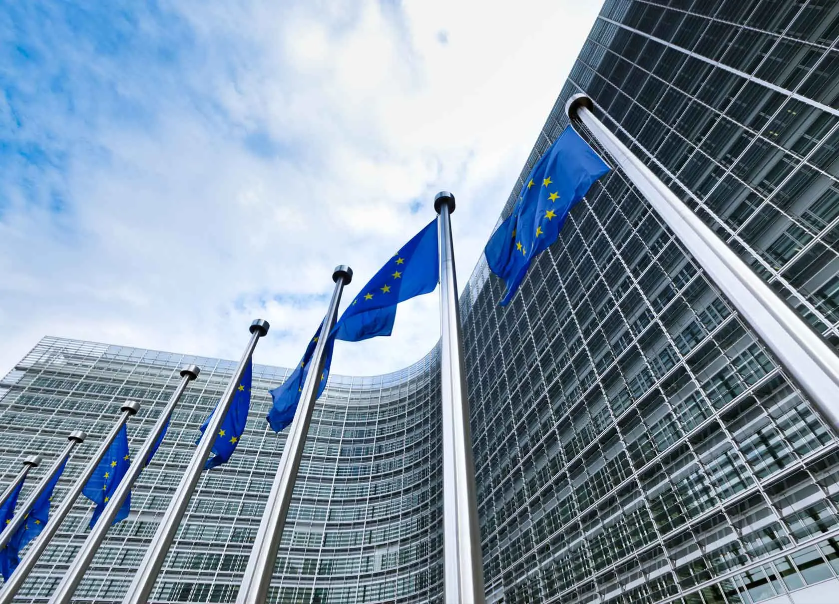 Politico: Απογοητευτικές οι προσπάθειες της Ε.Ε. για τη μείωση της γραφειοκρατίας