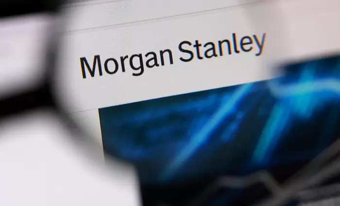 Morgan Stanley: Μάχη με το χρόνο για το πετρέλαιο – Οι εξελίξεις στα Στενά του Ορμούζ και το σενάριο για Brent έως $150