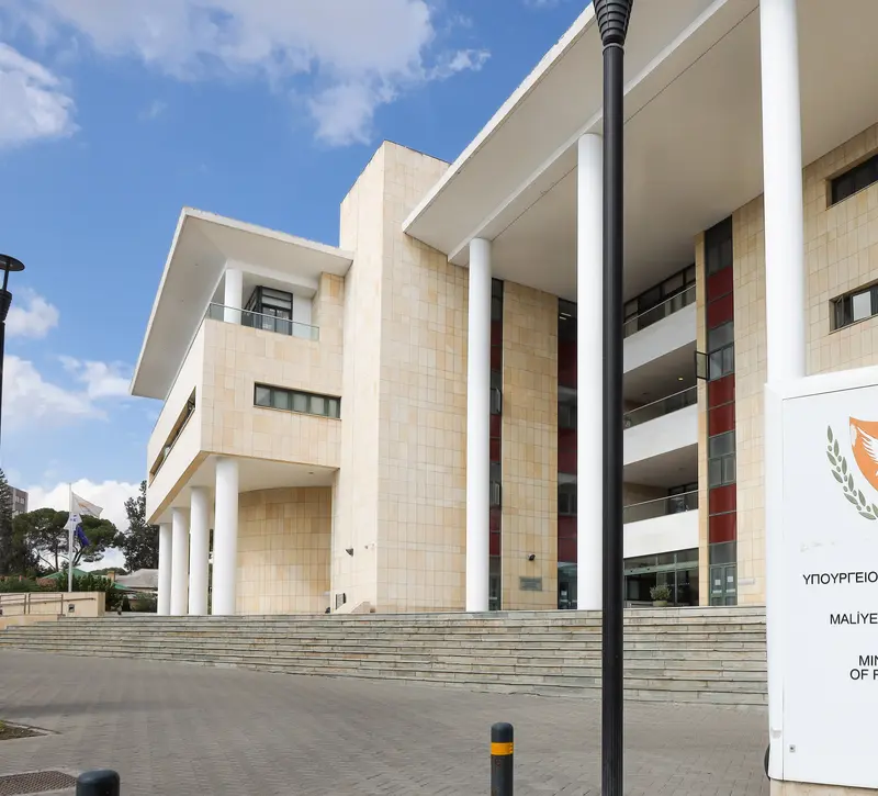 Με μη ψήφιση του φόρου 15% για πολυεθνικές ο κίνδυνος φυγής εταιρειών – Καμπανάκι από ΥΠΟΙΚ