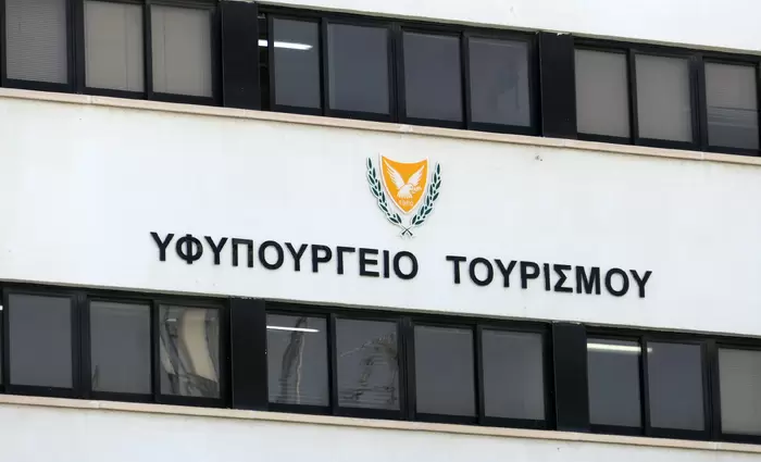 Υποβλήθηκε η ένσταση στην ΕΔΥ από τον γ.δ. του Υφ. Τουρισμού – Τι επικαλείται ο δικηγόρος του