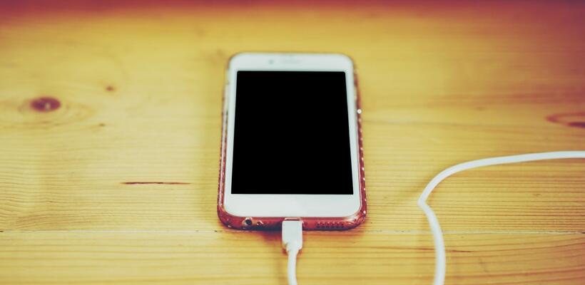 Apple: Σχέδιο για iPhone χωρίς καλώδια - Πώς θα γίνεται η φόρτιση