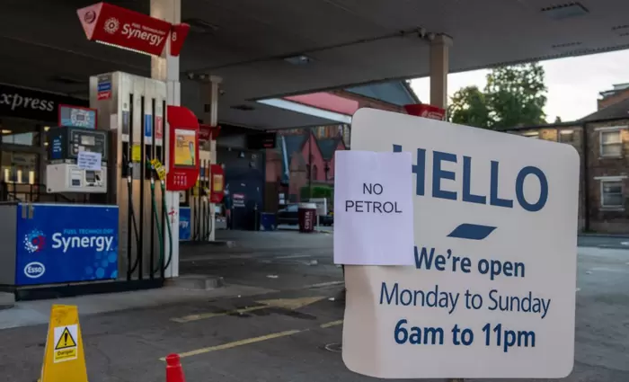 Η Βρετανία αναγκάζεται να αλλάξει το μοντέλο εισαγομένης εργασίας