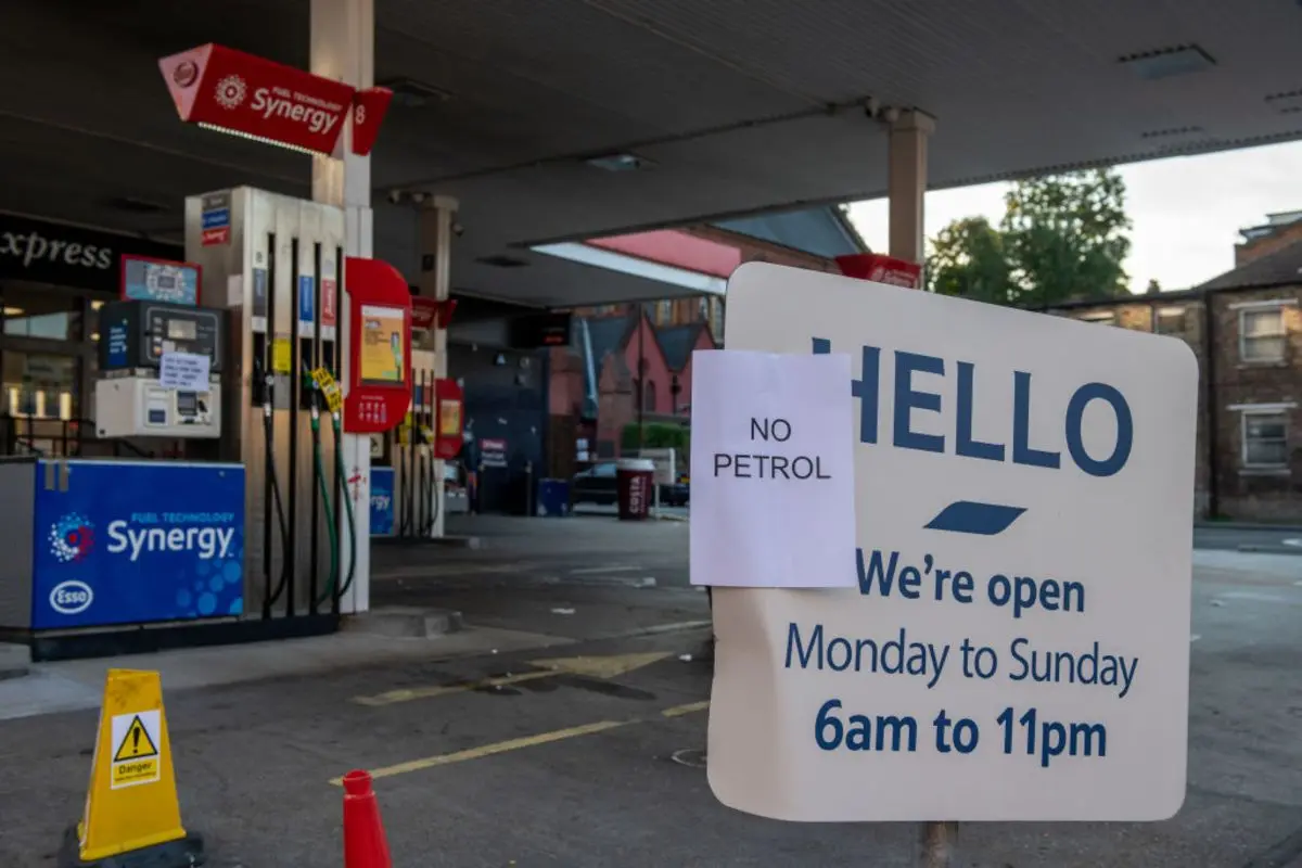 Η Βρετανία αναγκάζεται να αλλάξει το μοντέλο εισαγομένης εργασίας