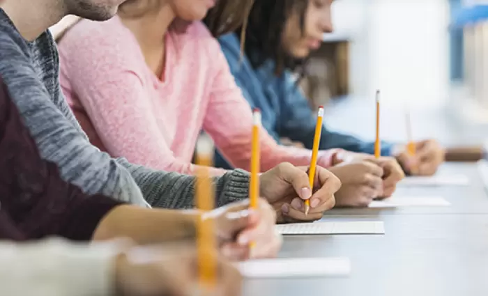 Στα θρανία για μια θέση στο Δημόσιο - Πόσοι οι υποψήφιοι για το «Cyprus dream»