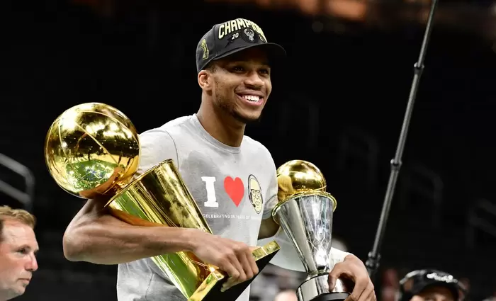 Βασιλιάς του NBA και... πάμπλουτος! Πόσα κερδίζει ο Αντετοκούμπο