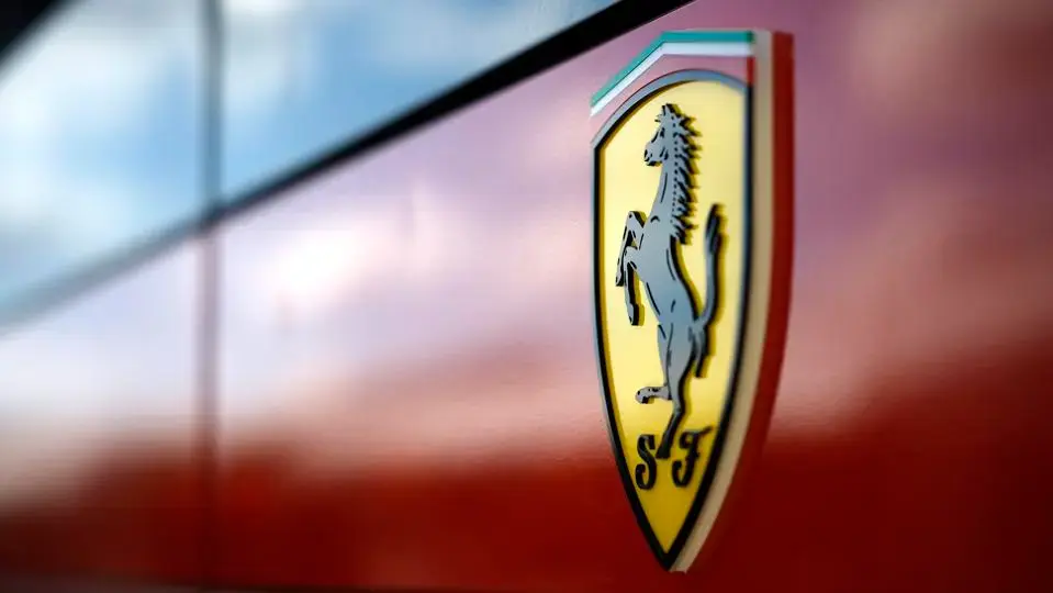 Ferrari: Ανακάμπτει η τιμή της μετοχής – Αναιμική η πορεία της σε σχέση με το 2025 – Οι προοπτικές το 2027