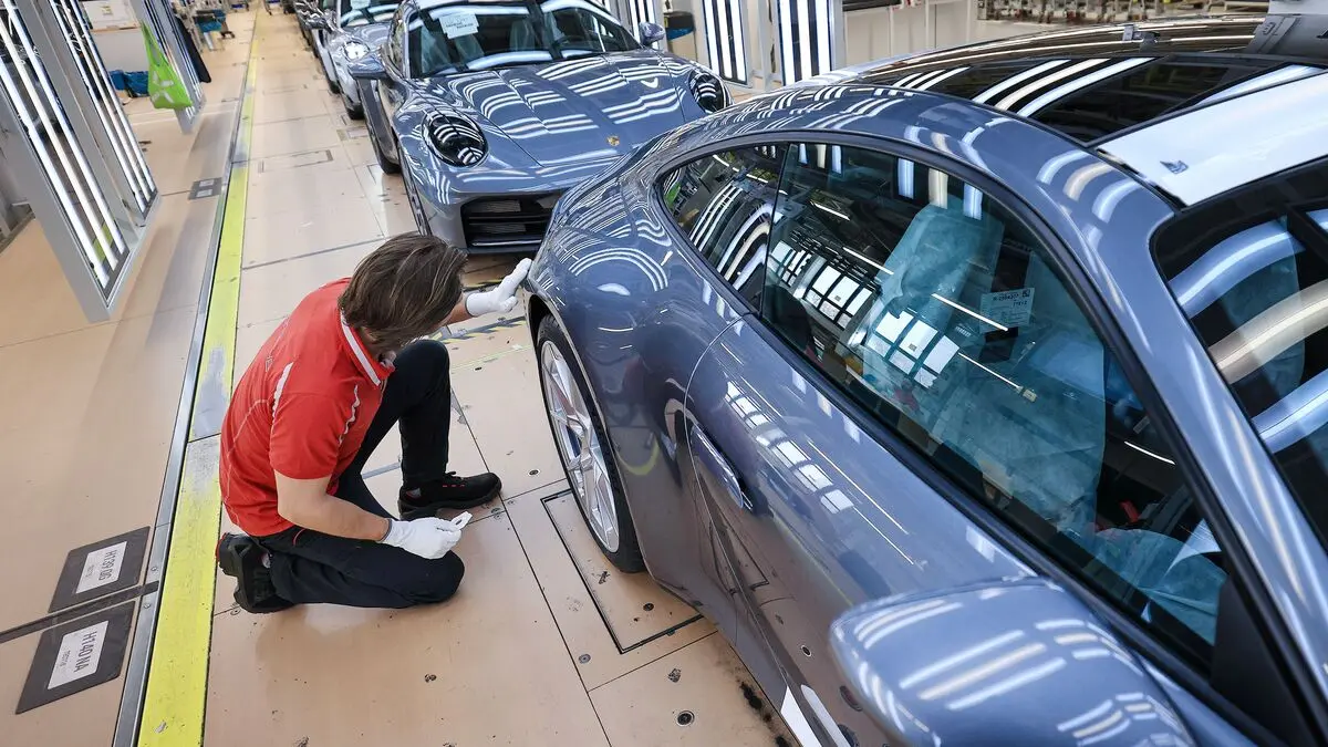 Porsche: Κόβει 500 θέσεις εργασίας λόγω πίεσεων από δασμούς των ΗΠΑ και πτώση των κερδών