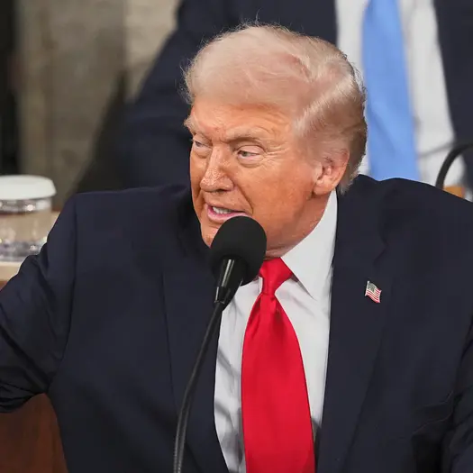 Τραμπ: Οι ΗΠΑ κερδίζουν πολλά χρήματα όταν ανεβαίνουν οι τιμές του πετρελαίου