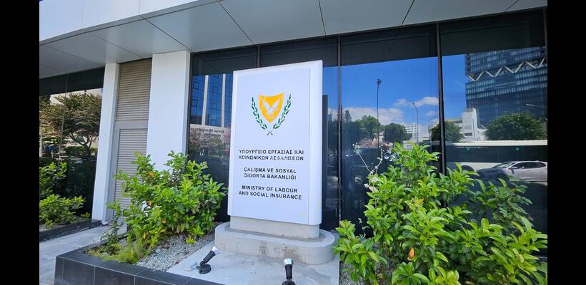 Σήμερα οι διευκρινίσεις για τις συντάξεις - Απαντήσεις σε ΣΕΚ και ΚΕΒΕ από τον Υπουργό Εργασίας