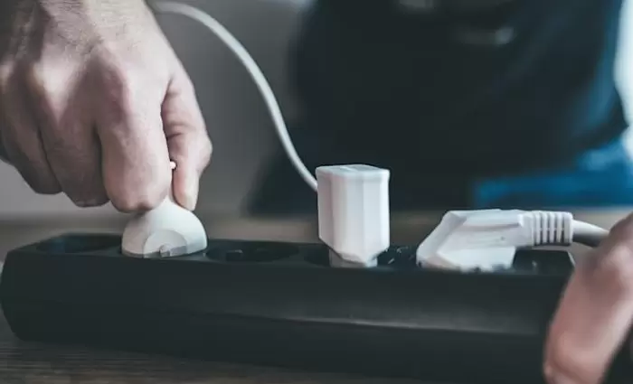 Ποιες είναι οι συσκευές «βαμπίρ» που καίνε ρεύμα ακόμα και απενεργοποιημένες