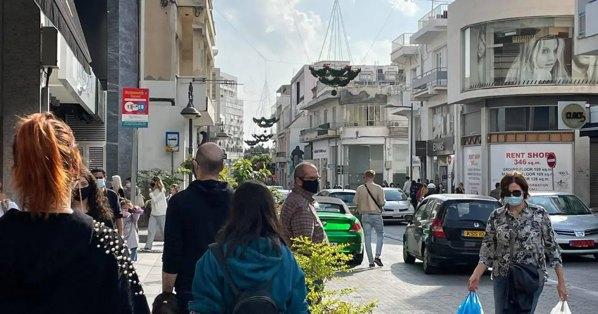 Διευκρινήσεις για ωράρια καταστημάτων - Τι ώρα κλείνουν την παραμονή