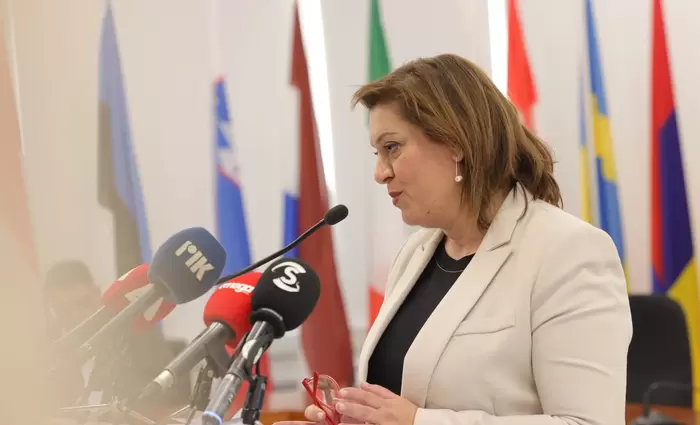 Α. Μιχαηλίδου: Αναγκαίες λόγω έργων και υπερπληθυσμού οι προκατασκευασμένες αίθουσες
