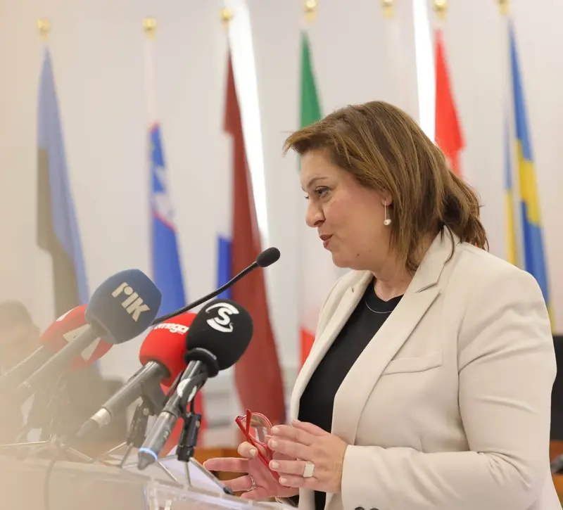 Α. Μιχαηλίδου: Αναγκαίες λόγω έργων και υπερπληθυσμού οι προκατασκευασμένες αίθουσες