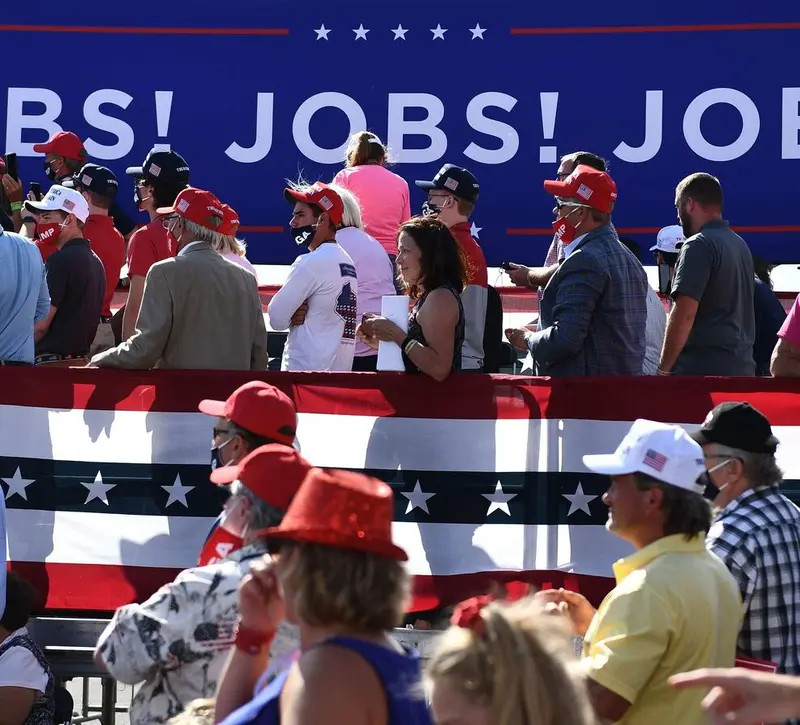 ΗΠΑ: Αυξήθηκαν οι διαθέσιμες θέσεις εργασίας – Υποχώρησε η καταναλωτική εμπιστοσύνη