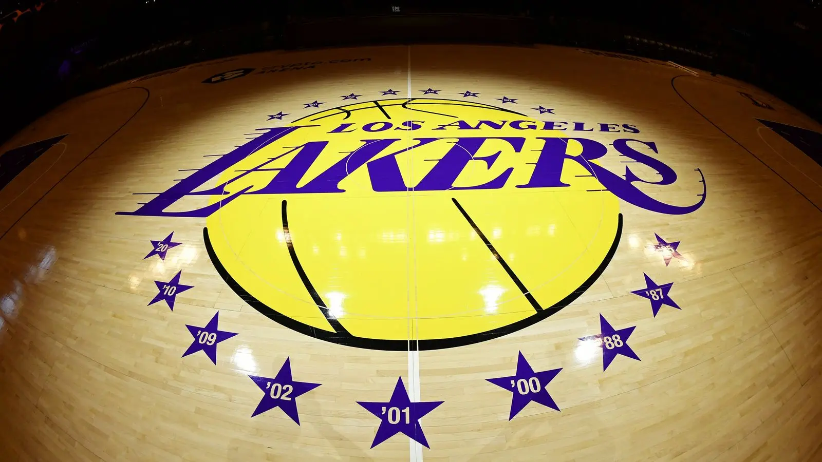 «Πωλούνται οι Lakers;»: Πώς μια απλή ερώτηση οδήγησε στο αθόρυβο deal αστραπή των $12,5 δισ.