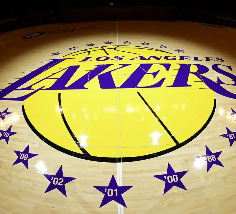 «Πωλούνται οι Lakers;»: Πώς μια απλή ερώτηση οδήγησε στο αθόρυβο deal αστραπή των $12,5 δισ.