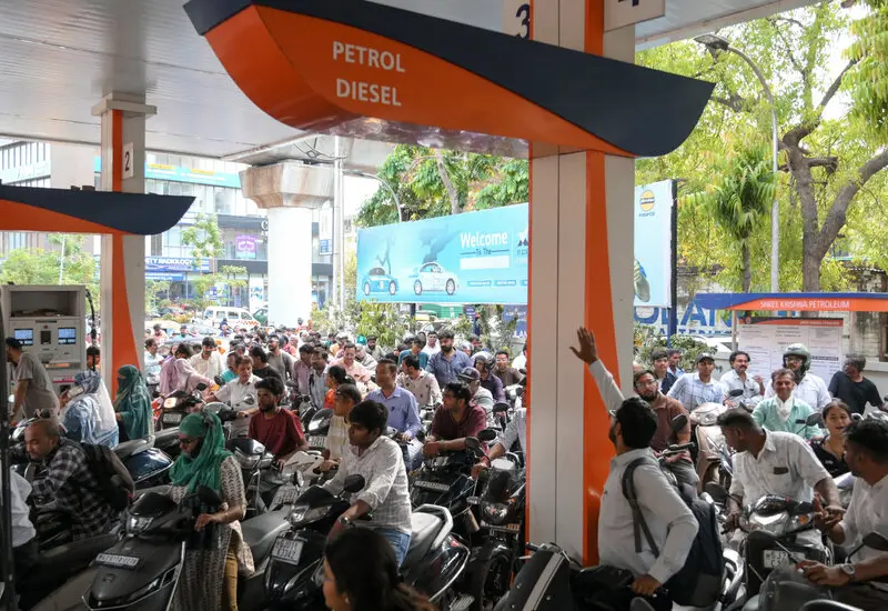 Παγκόσμιος συναγερμός: Το πετρελαϊκό σοκ ξυπνά μνήμες της κρίσης του 1997