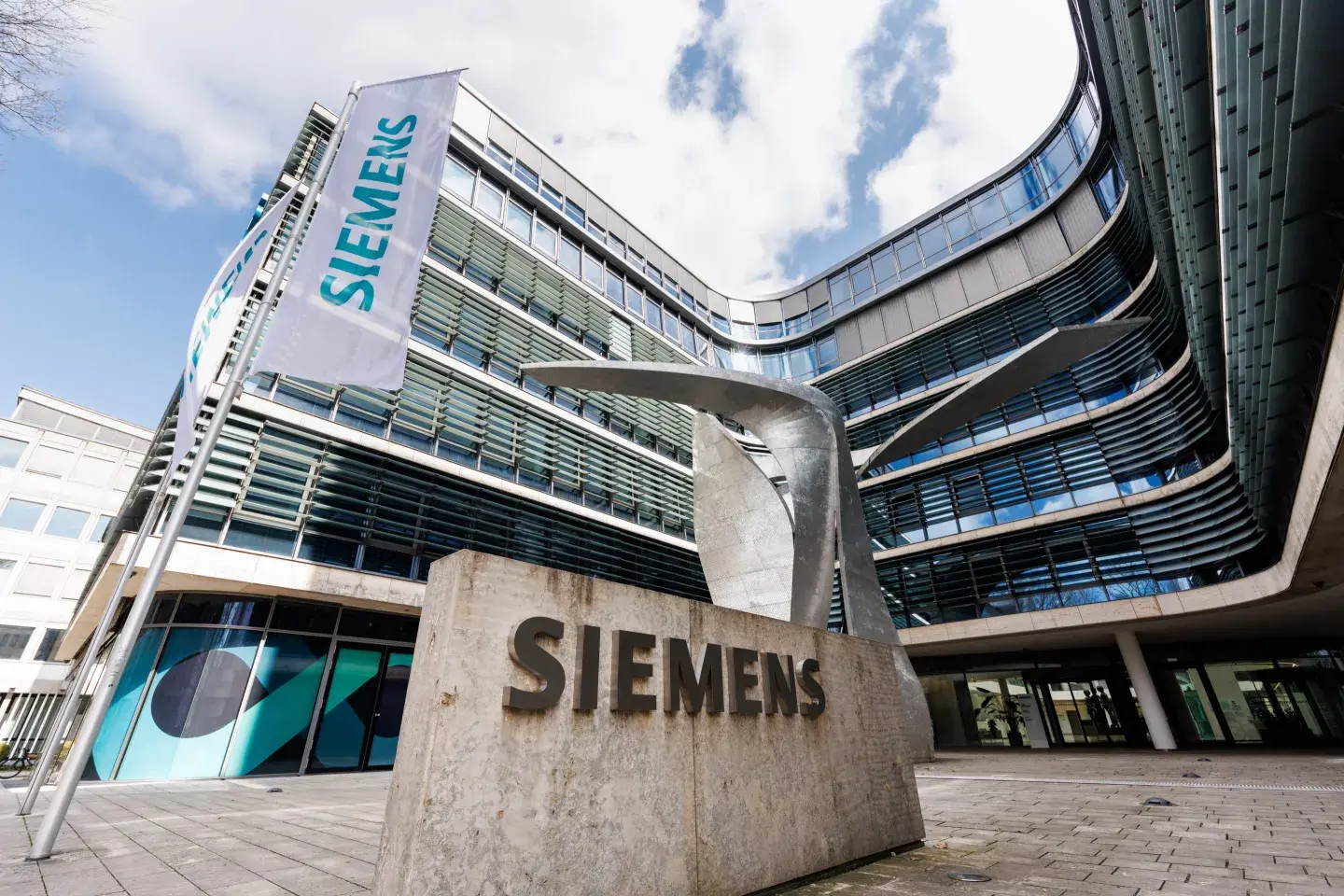 Siemens: Επαναγορά μετοχών 6 δισ. ευρώ παρά τον πόλεμο, τους δασμούς και τον πληθωρισμό