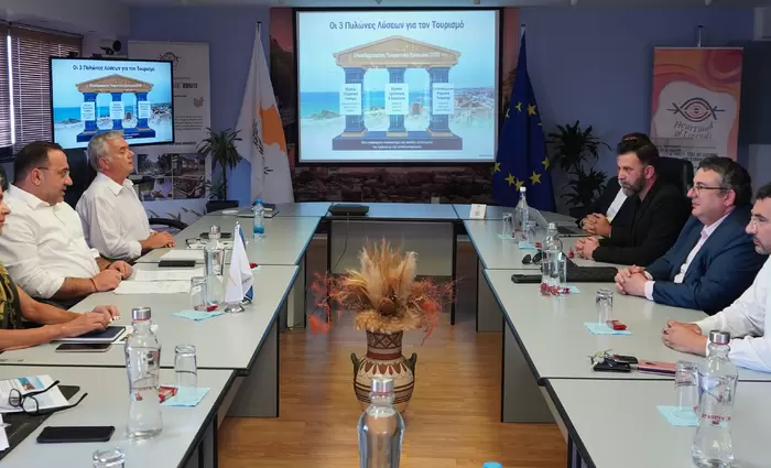 Στρατηγική για τον «Έξυπνο Τουρισμό 2032» παρουσίασαν Κουμής και Σκουρίδης