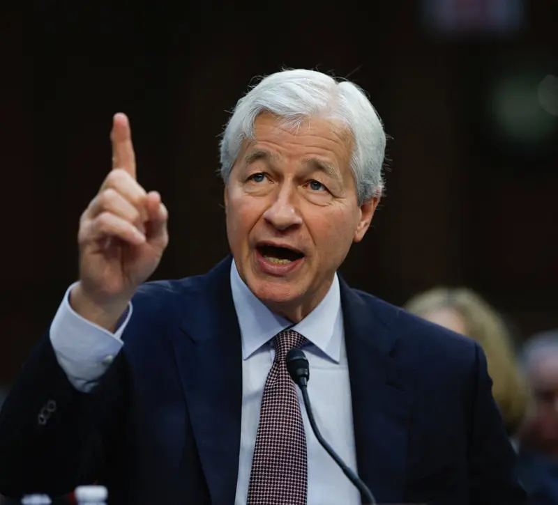 Η JP Morgan θα επανεξετάσει το mega project της στο Λονδίνο εάν «πέσει» ο Κιρ Στάρμερ