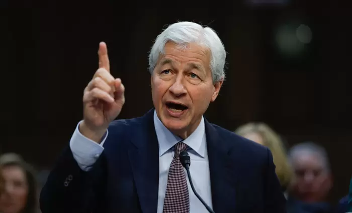 Η JP Morgan θα επανεξετάσει το mega project της στο Λονδίνο εάν «πέσει» ο Κιρ Στάρμερ