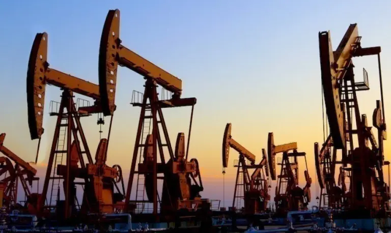 Πετρέλαιο: Υποχωρεί κάτω από τα $106 το Brent μετά το άλμα 6% – Φόβοι για νέα διαταραχή στην προσφορά