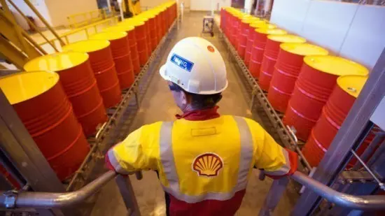 Shell: Πουλάει θαλάσσια αιολικά πάρκα αξίας $1 δισ. και επιστρέφει στα ορυκτά καύσιμα