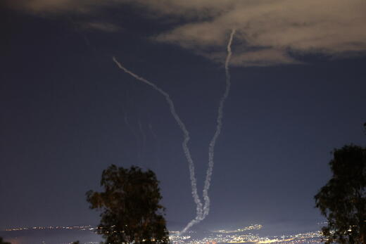 Βρετανία: Το Ιράν εκτόξευσε πυραύλους προς την κατεύθυνση των βρετανικών βάσεων στην Κύπρο