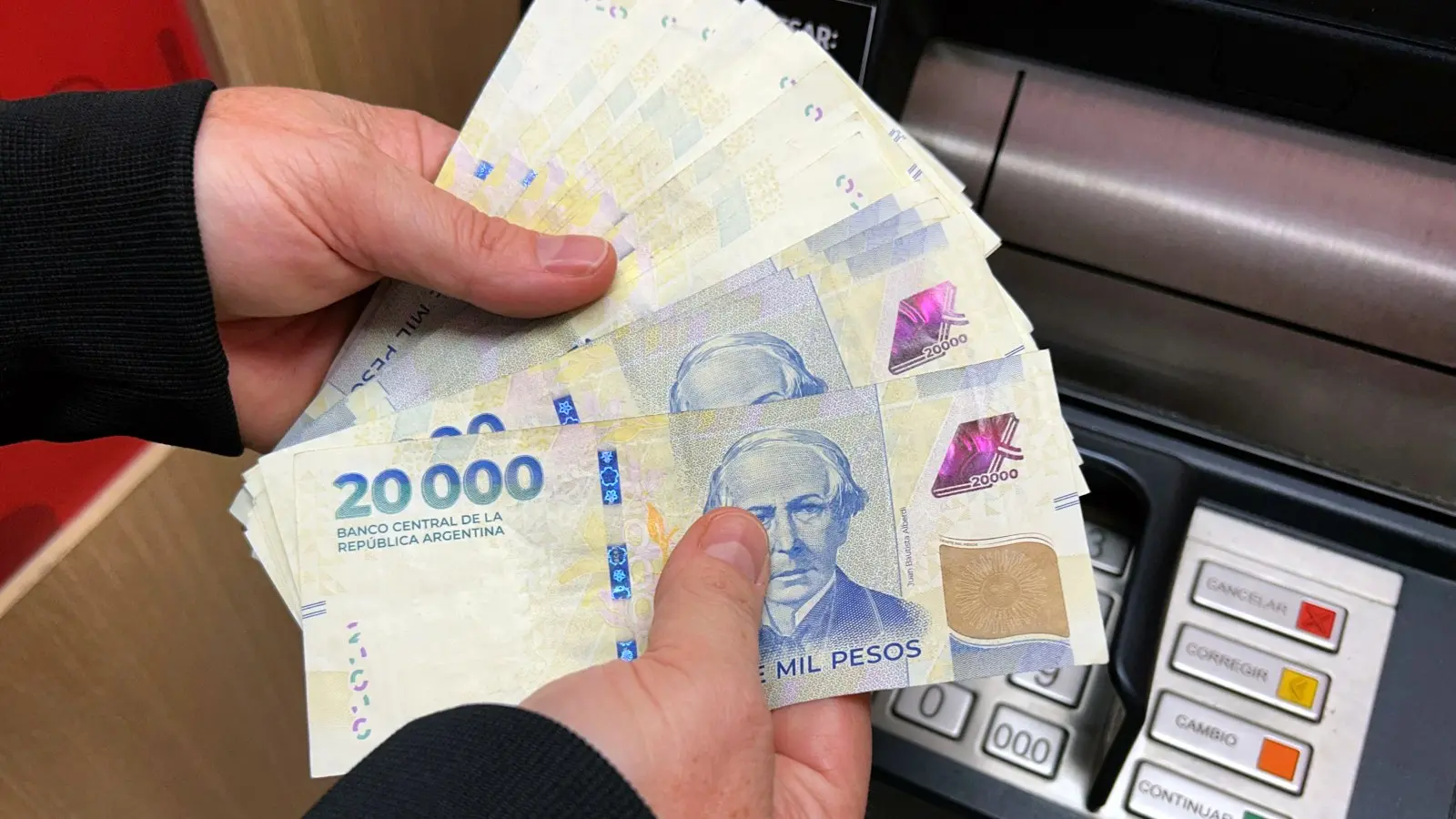 Το ισχυρό πέσο του Μιλέι γίνεται σύμμαχος των λαθρεμπόρων