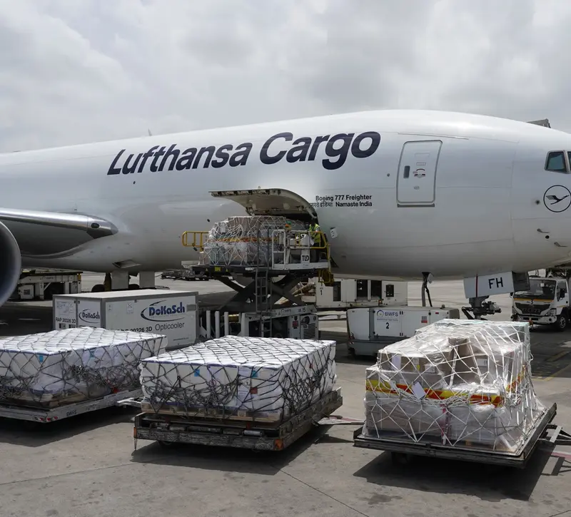 Lufthansa Cargo: Eντείνεται ο ανταγωνισμός εν όψει του δασμού για το «3ευρω» της Ε.Ε.