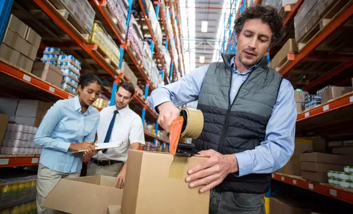 Αύξηση στο χονδρικό εμπόριο και στα μηχανοκίνητα οχήματα