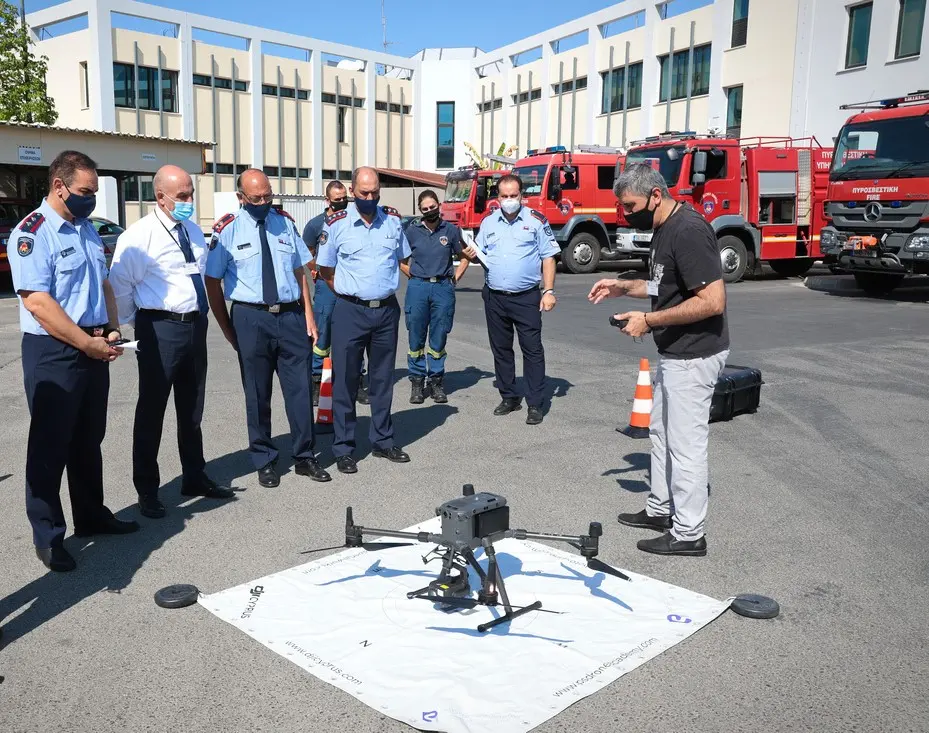 Ελληνικά Πετρέλαια Κύπρου: Δωρεά υπερσύγχρονων drones στην Πυροσβεστική Υπηρεσία Κύπρου