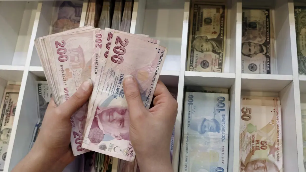 Τουρκία: Η κεντρική τράπεζα επιταχύνει την υποτίμηση της λίρας για να αποφύγει μεγαλύτερη πτώση στο μέλλον