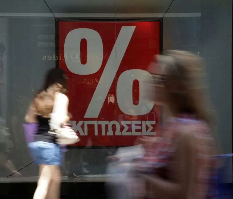 Οι καλοκαιρινές εκπτώσεις κινούν την αγορά, λένε ΚΕΒΕ και ΠΟΒΕΚ