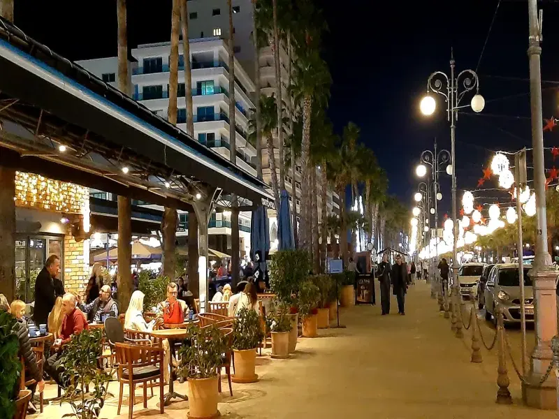Σήμα κινδύνου από την εστίαση για τη φετινή τουριστική σεζόν