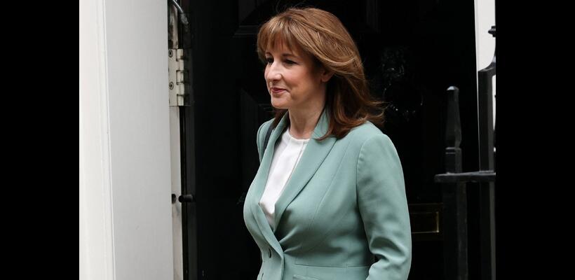 Βρετανία: «Απογοητευμένη και οργισμένη» η υπουργός Οικονομικών Ριβς για την αμερικανική στρατηγική στο Ιράν