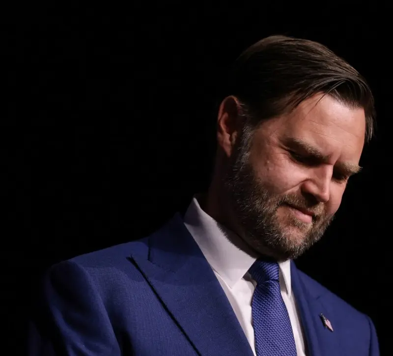 Τζέι Ντι Βανς: Πρωταρχικός στόχος στον πόλεμο οι χαμηλές τιμές των καυσίμων, μετά τα πυρηνικά του Ιράν