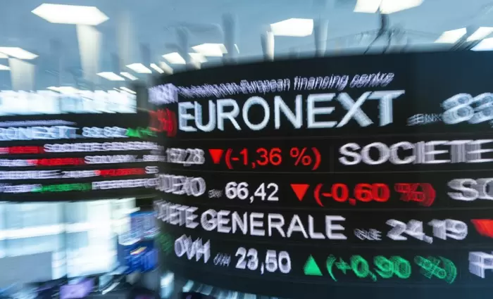 Άνοδος στα ευρωπαϊκά ταμπλό με το βλέμμα στη συνάντηση Τραμπ – Σι και την πολιτική κρίση στη Βρετανία