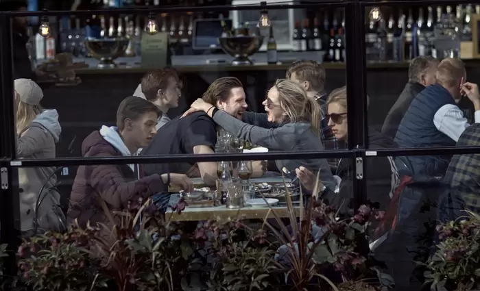 Bloomberg: Η Σουηδία παραδέχεται τα λάθη της, αλλά δεν αλλάζει στρατηγική