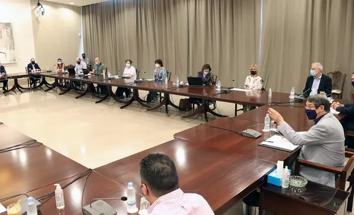 Αποφασίζει για χαλαρώσεις μέτρων το Υπουργικό 