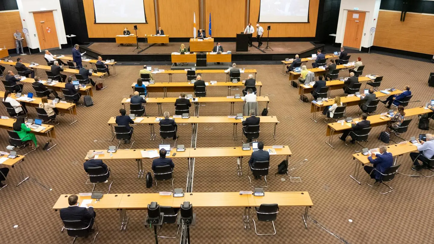 Ο προϋπολογισμός τα κόμματα και η πραγματικότητα