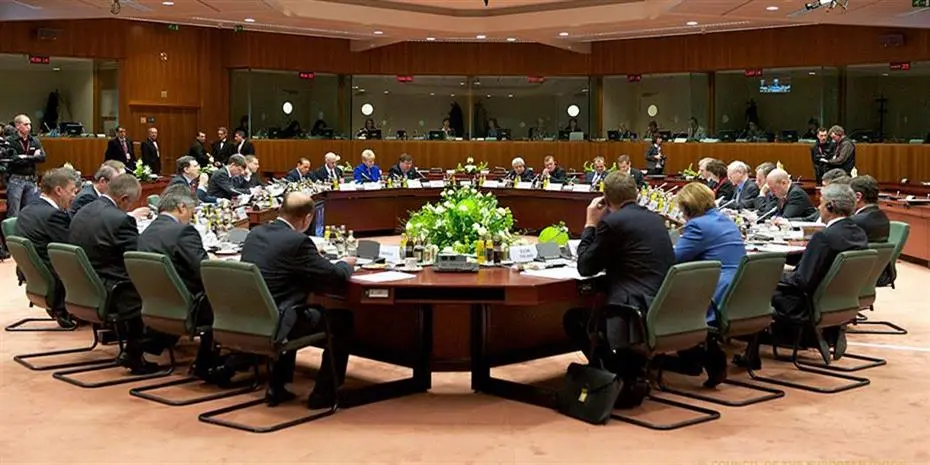 Eurogroup: Γόρδιος δεσμός για κονδύλια στη σκιά (και) τoυ Τραμπ
