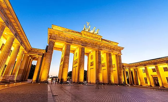 Η Γερμανία ανοίγει τις πύλες της για εμβολιασμένους